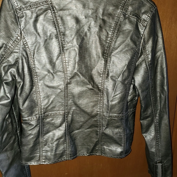Jacket - Picture 2 of 4